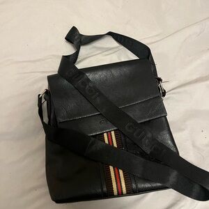 Gucci Black Leather Messenger Bag with Stripe Detail